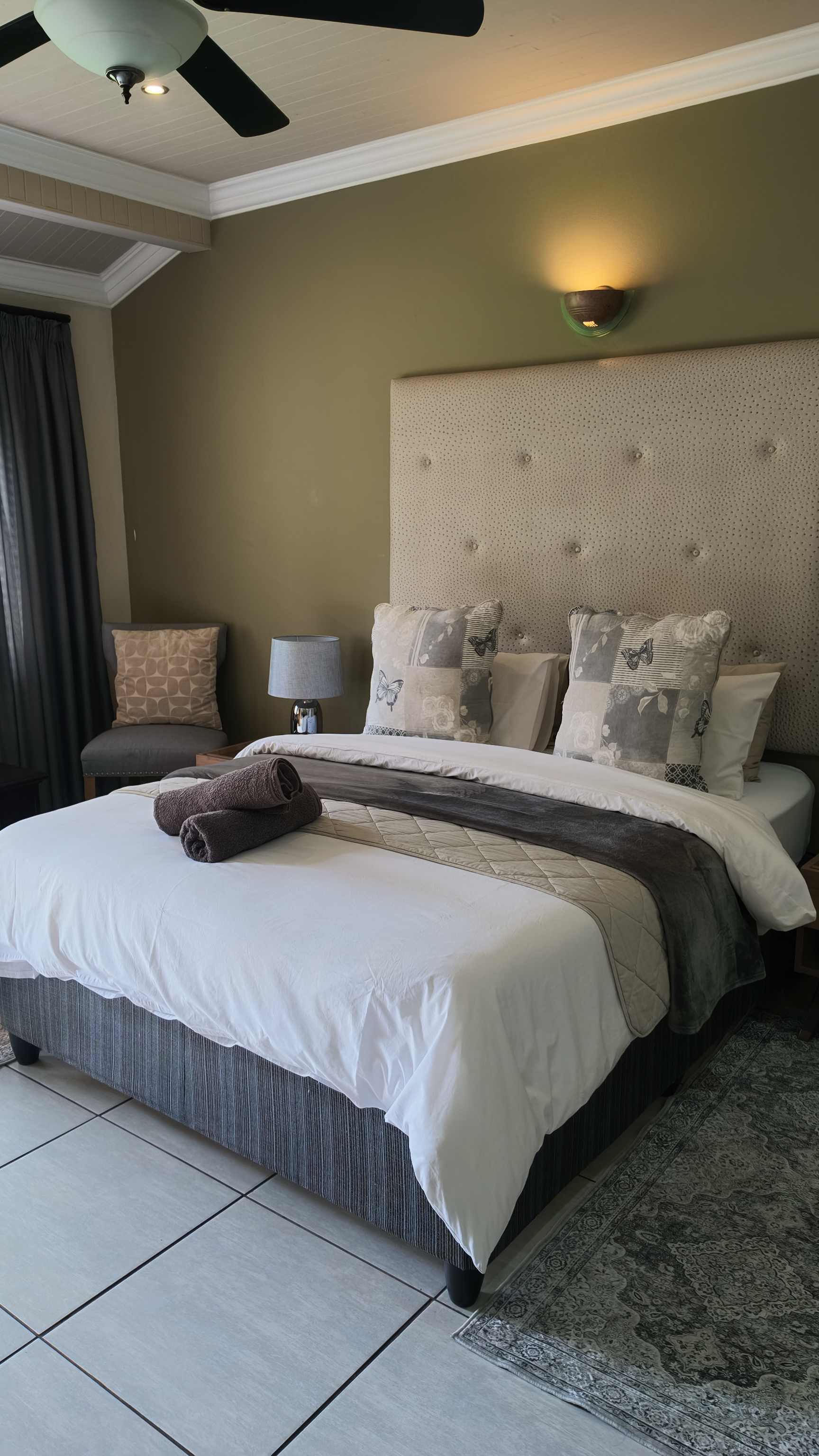Lion Suite at Big 5 Guesthouse, Kempton Park
